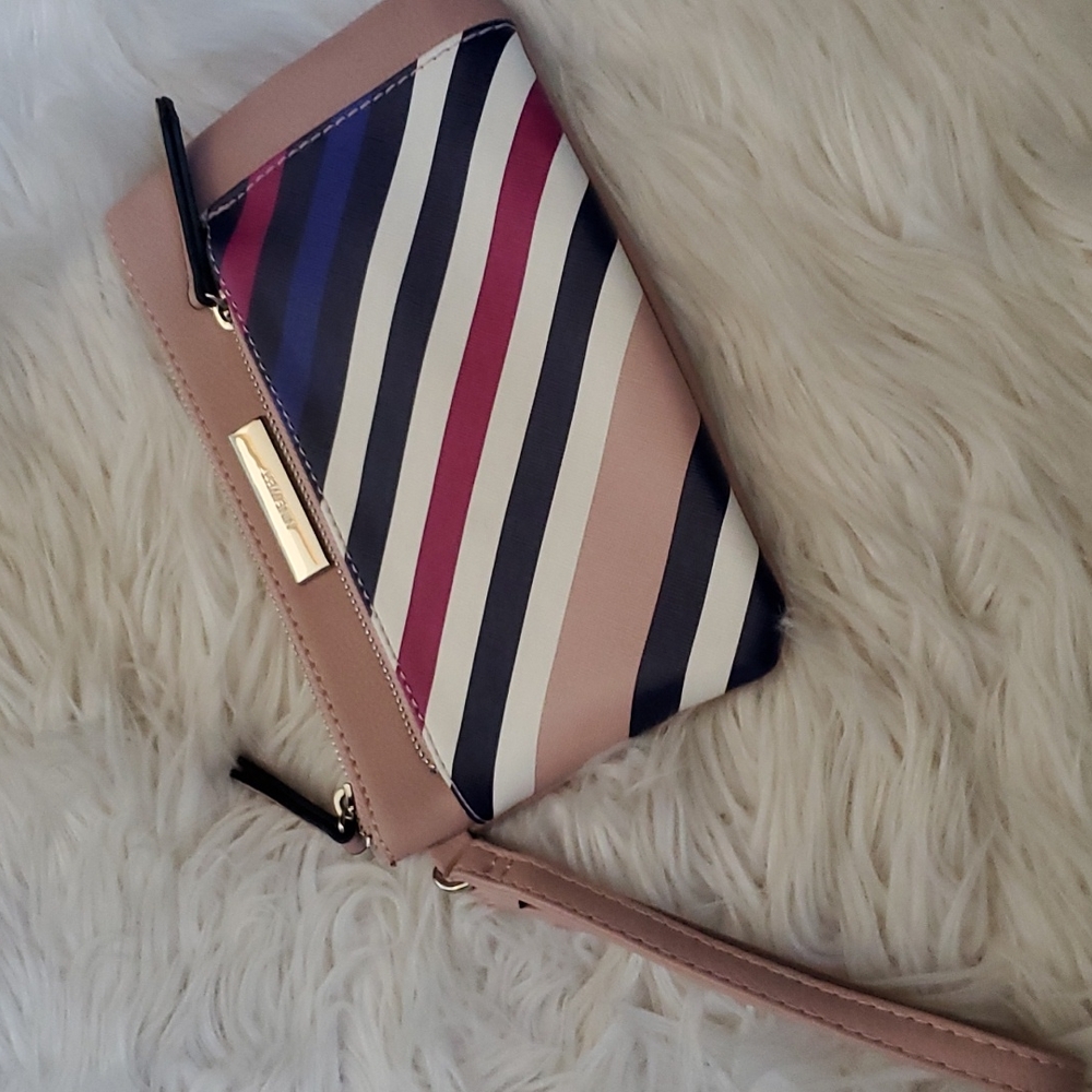 Nine West Alyce wristlet